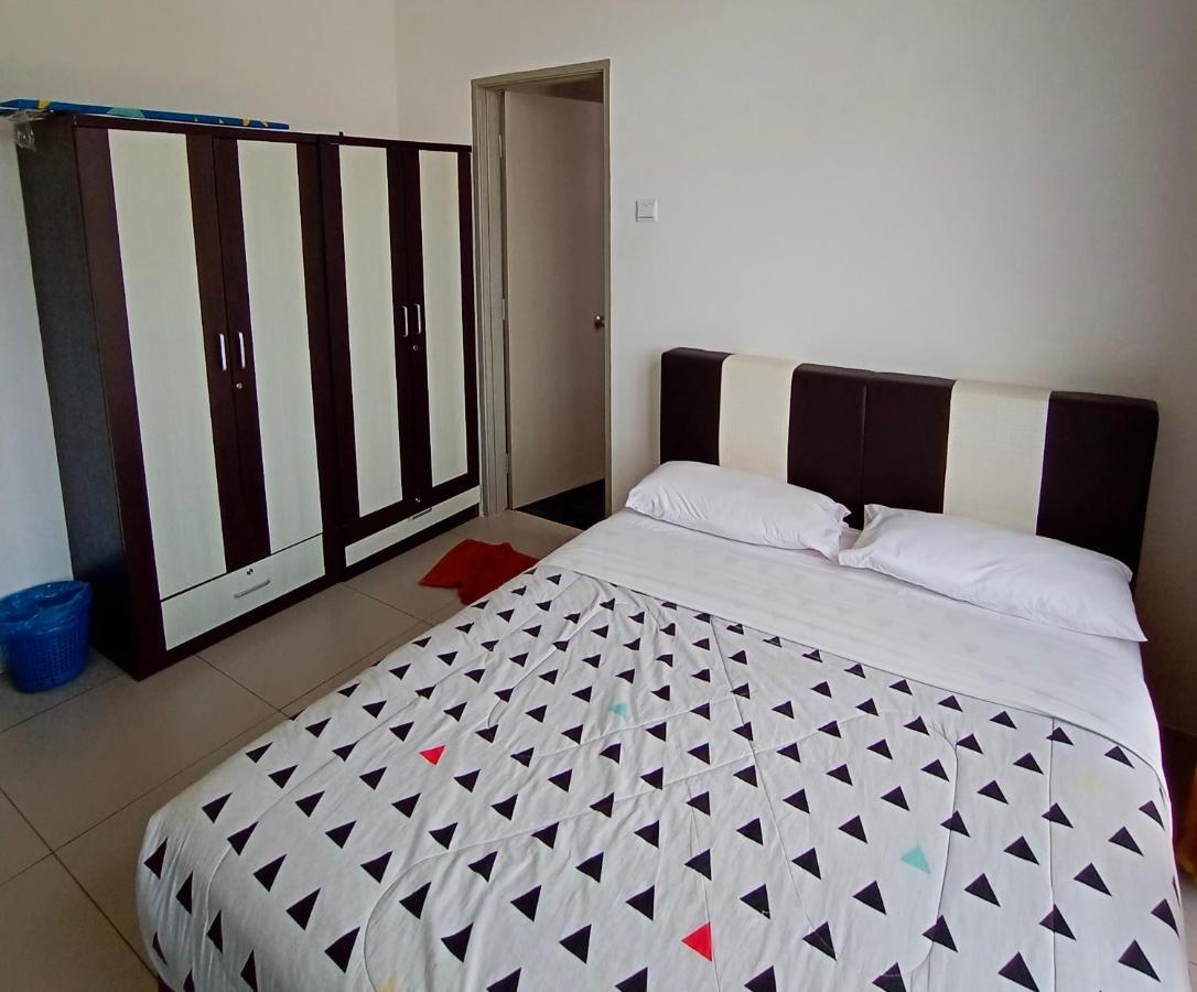 Cameron 2room Square @golden Hill *